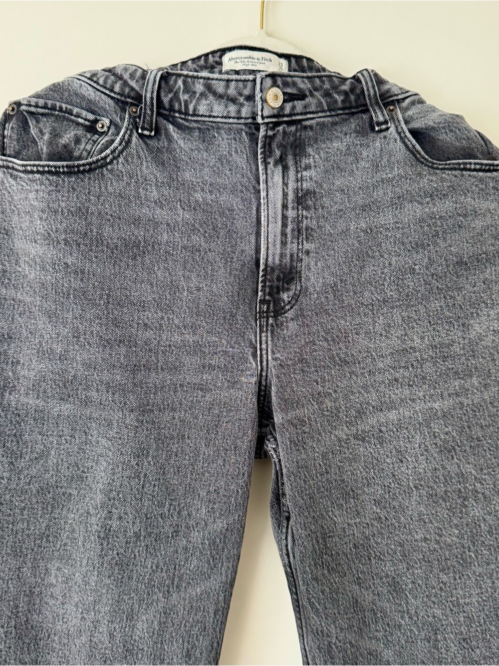 Abercrombie Curve Love High Rise 90s Relaxed Jean, Grey Wash – Size 33 / 16 - Picture 3 of 8